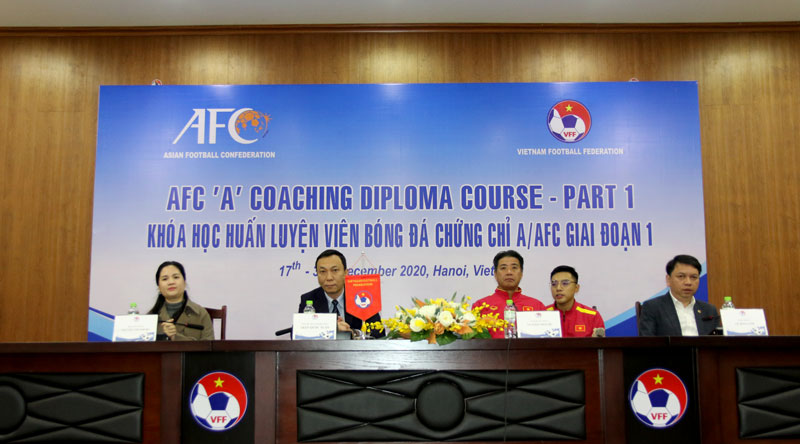 VIDEO: Khai giảng khóa học chứng chỉ A bằng HLV của AFC tại Việt Nam