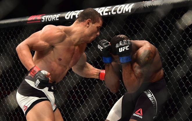 VIDEO: Tình huống knock-out thần tốc nhất lịch sử MMA