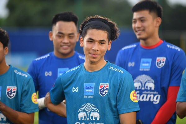 Sao trẻ Thái Lan chơi bóng tại Anh được hứa hẹn lương khủng hơn Công Phượng