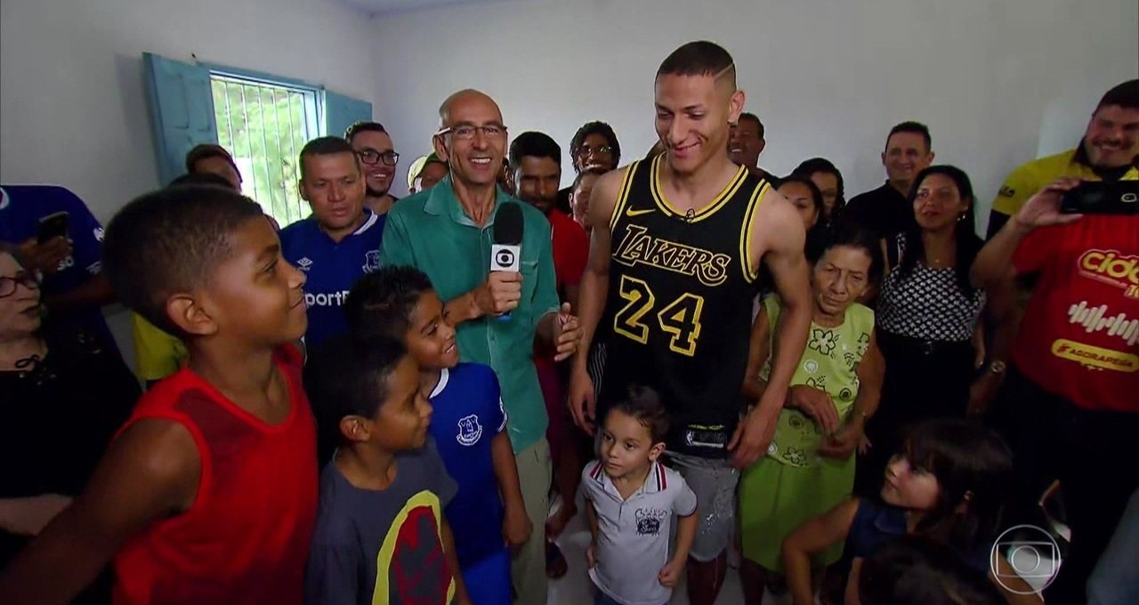 VIDEO: Cảm xúc của Richarlison và gia đình khi được Brazil triệu tập