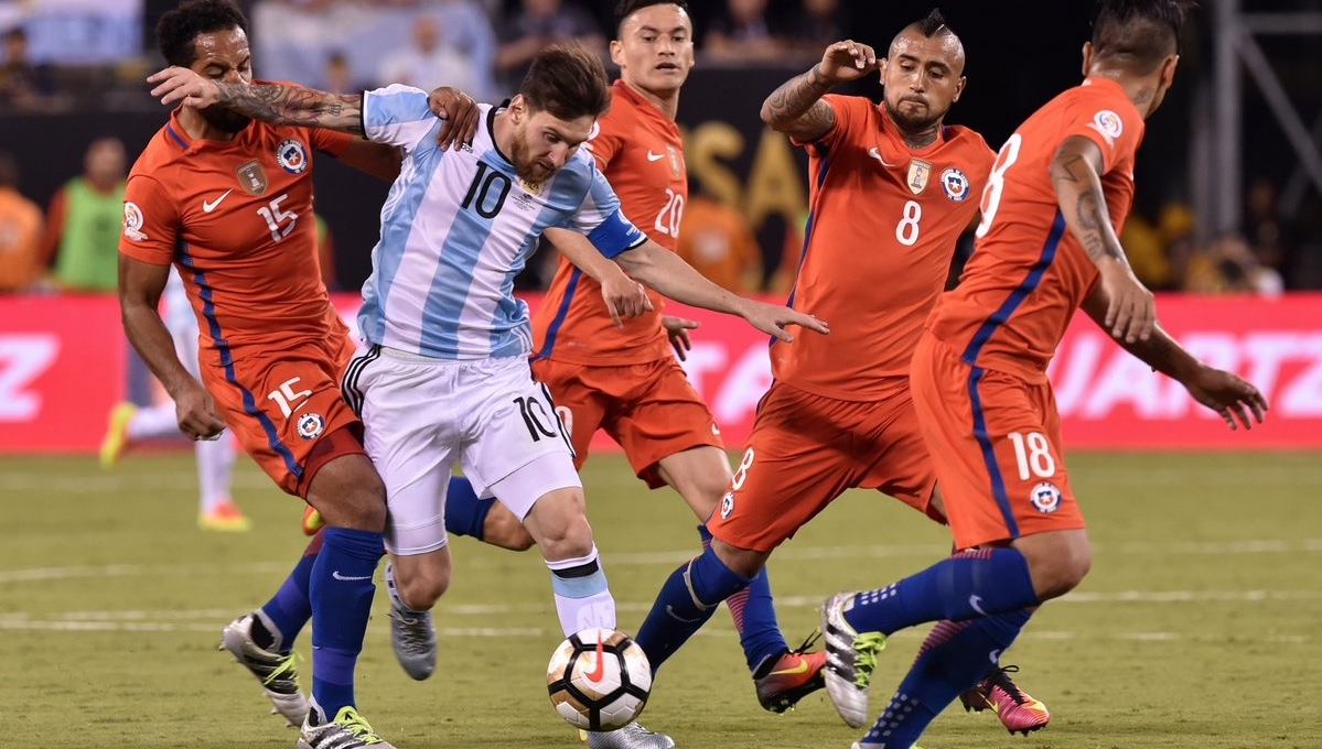 Argentina vs Chile: Cuộc chơi của những người khốn khổ