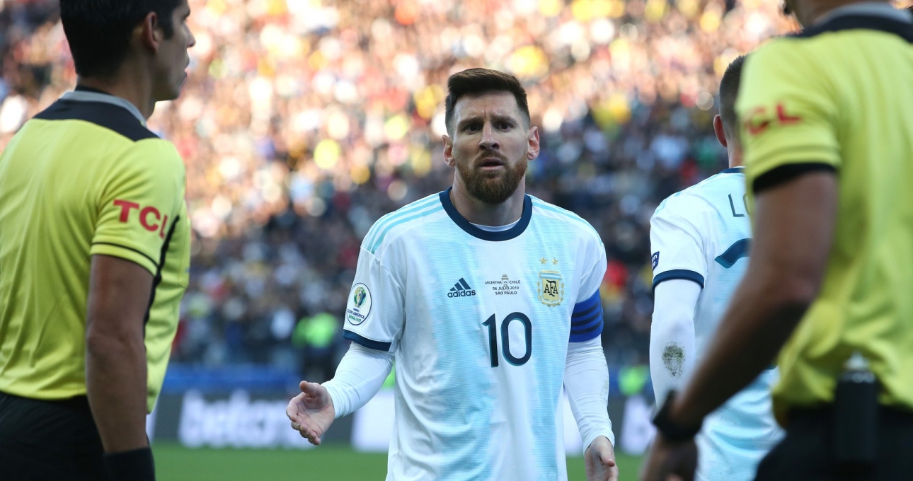 Chấm điểm Argentina 2-1 Chile: Bị thẻ đỏ, Messi vẫn hay nhất