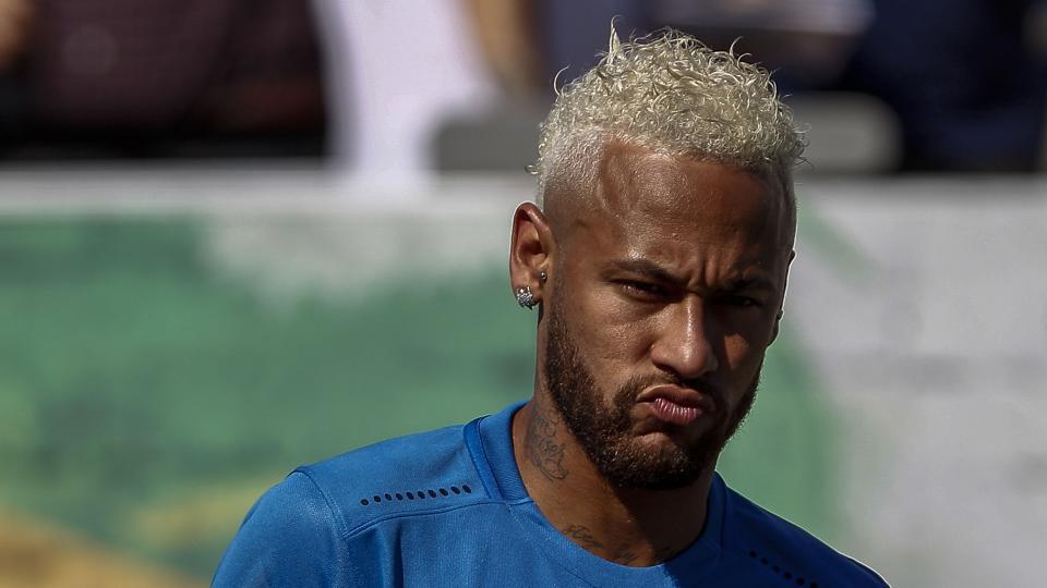 Nợ 1 tỷ USD, Barca hết cơ hội chiêu mộ Neymar?