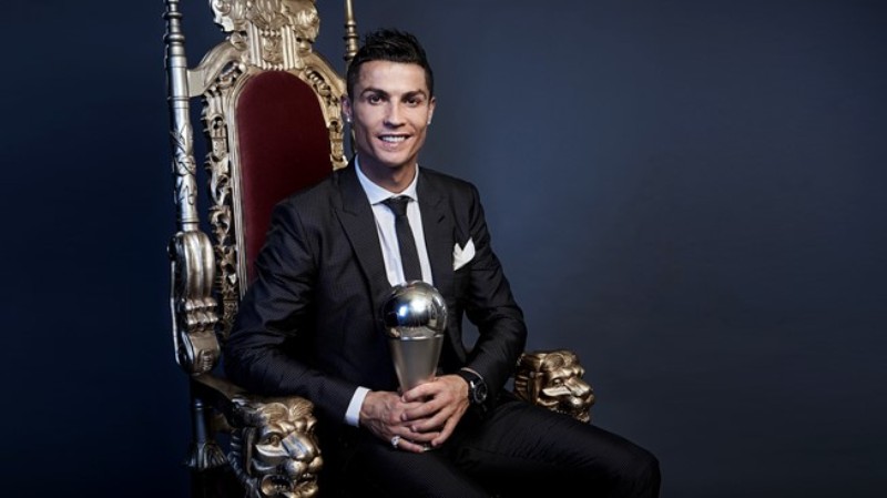 Ronaldo tung thông điệp ẩn ý lúc Messi giành giải FIFA The Best