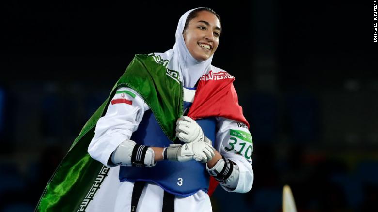 Nữ VĐV duy nhất giành huy chương Olympic bỏ trốn khỏi Iran