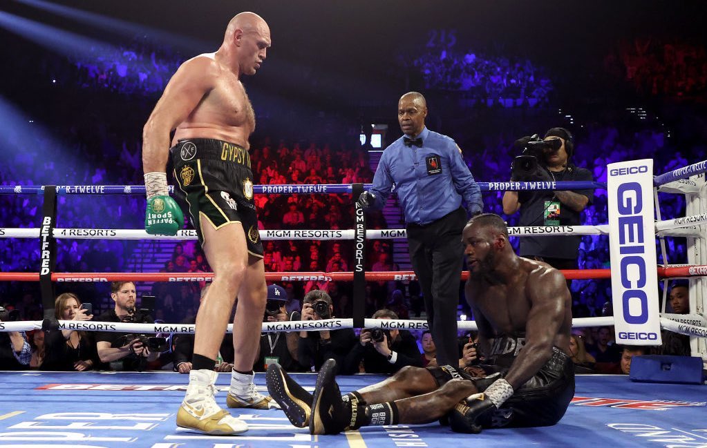 Deontay Wilder vs Tyson Fury: Kịch bản khó tin, tân vương lộ diện