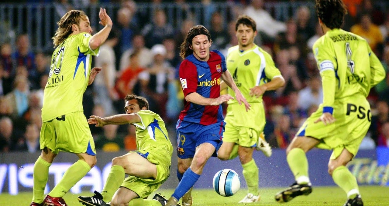 VIDEO: Messi tái hiện 'Bàn thắng Thế kỷ' của Maradona