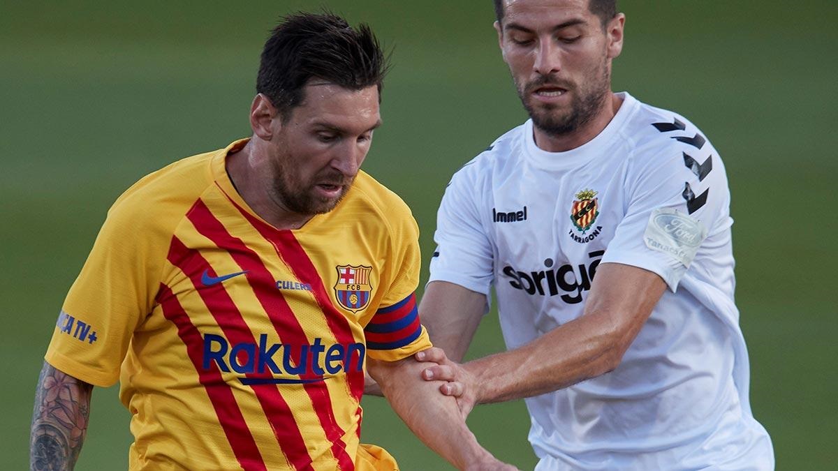 Messi mất bình tĩnh trước cầu thủ hạng Hai