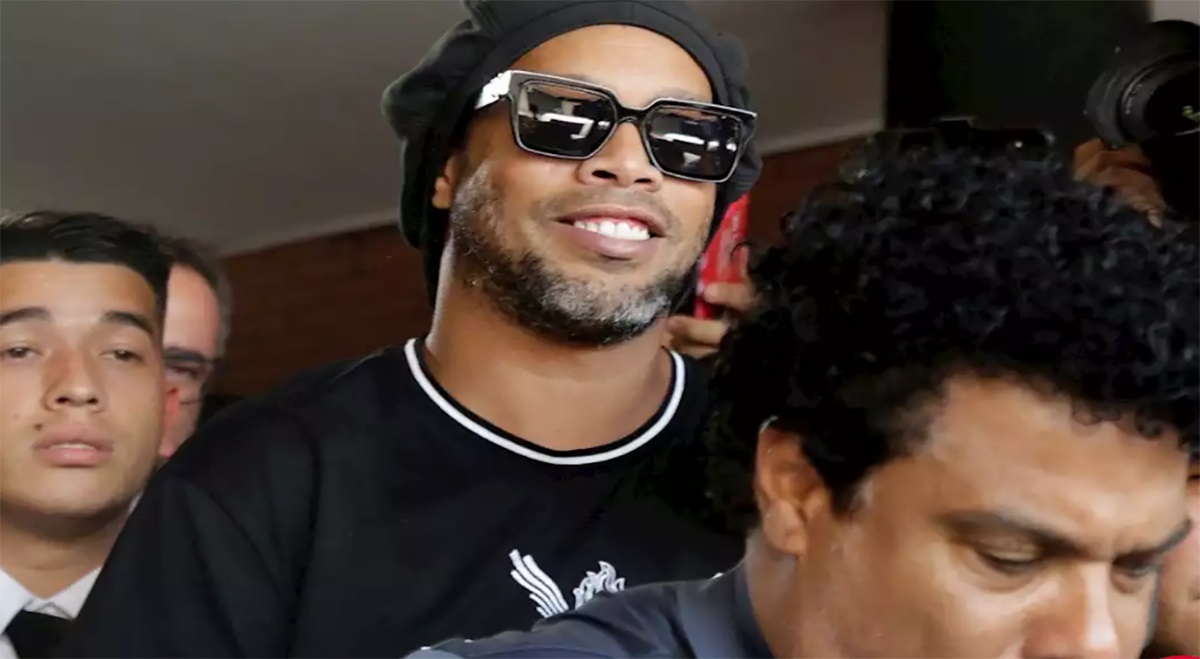 Ronaldinho đổi đời sau khi ra tù