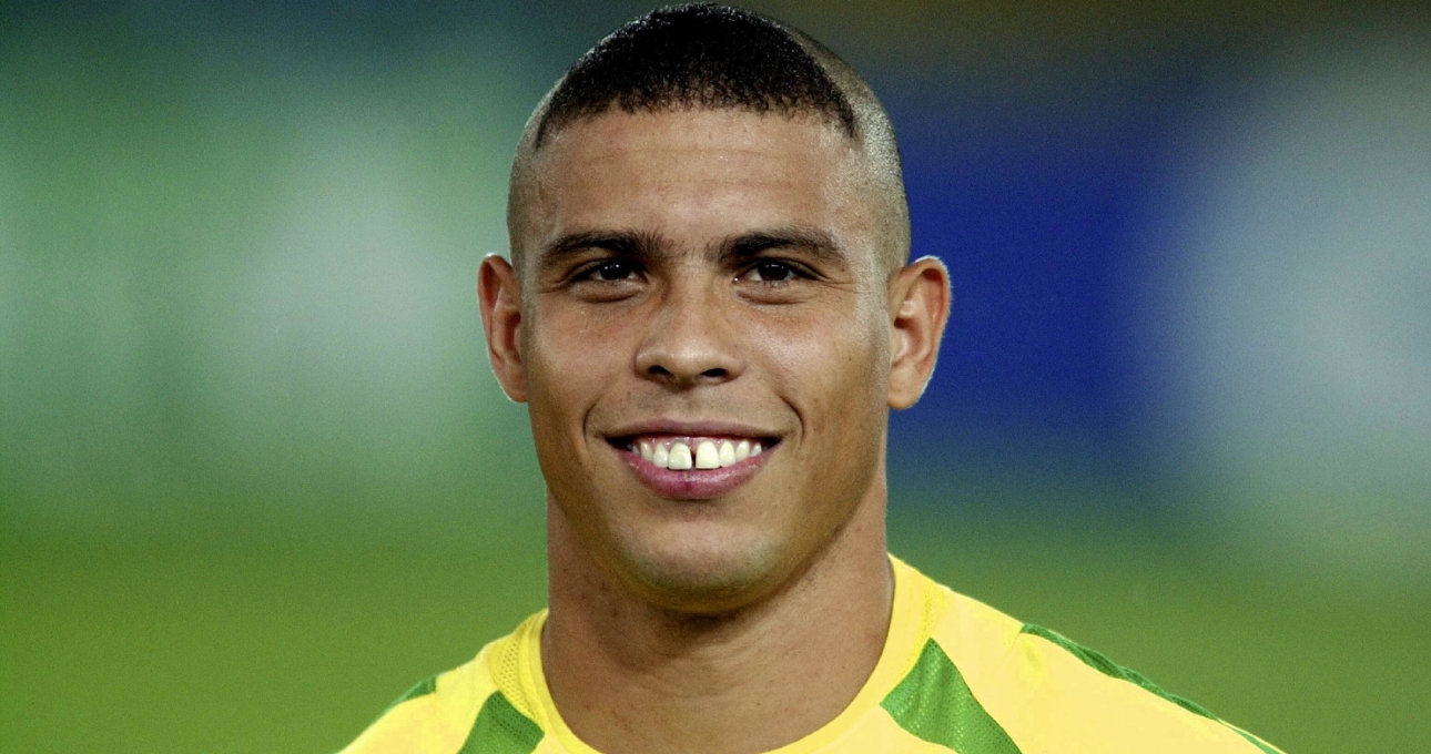 Ronaldo xin lỗi vì kiểu tóc thảm họa ở World Cup 2002