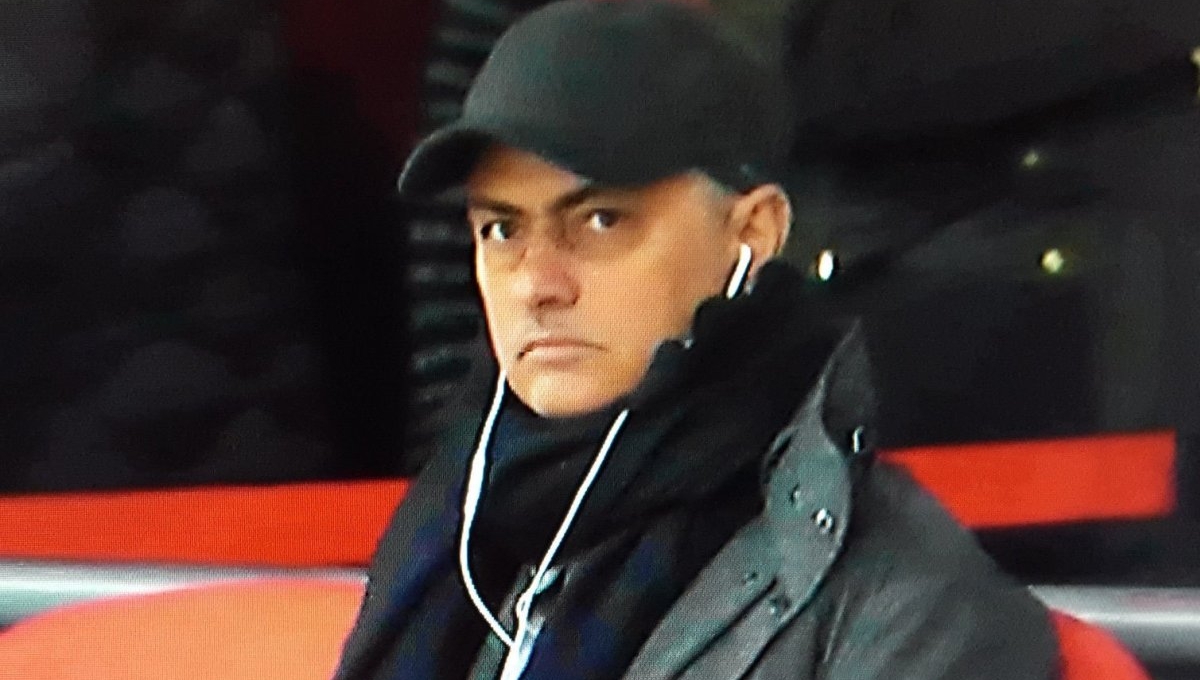 Mourinho bị cười nhạo vì lén lút đến Đức xem đá bóng