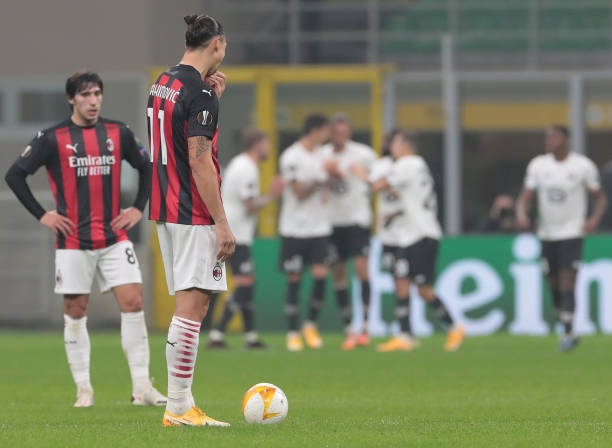 Hung thần lập hattrick, AC Milan thua trắng tại San Siro
