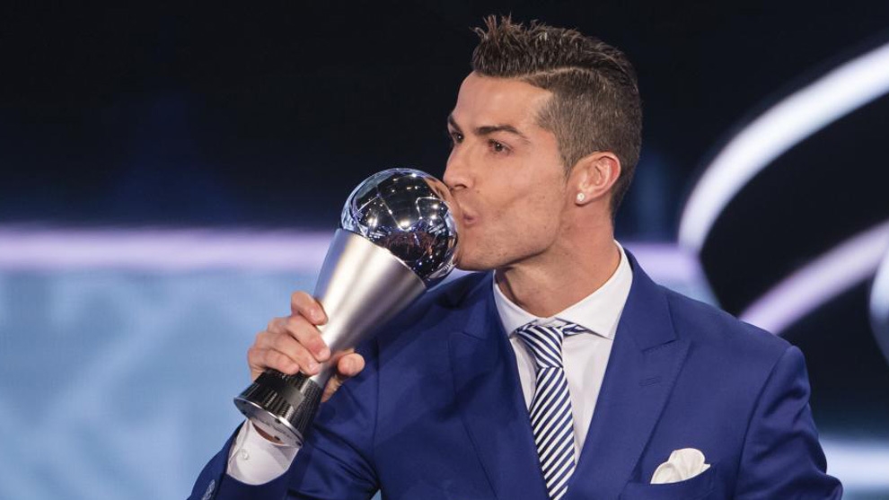 Cristiano Ronaldo lọt top 3 FIFA The Best 2020