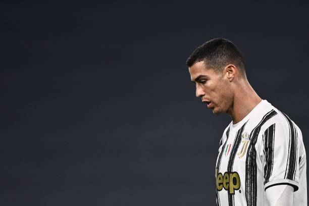 Ronaldo đá hỏng phạt đền khiến Juve mất điểm