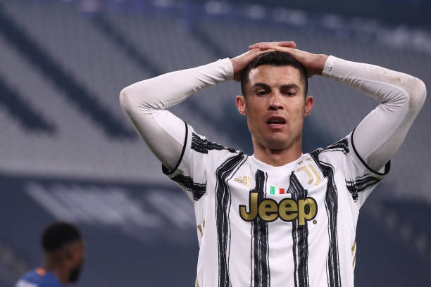 Ronaldo bị chỉ trích là 'tội đồ' khiến Juve bị loại