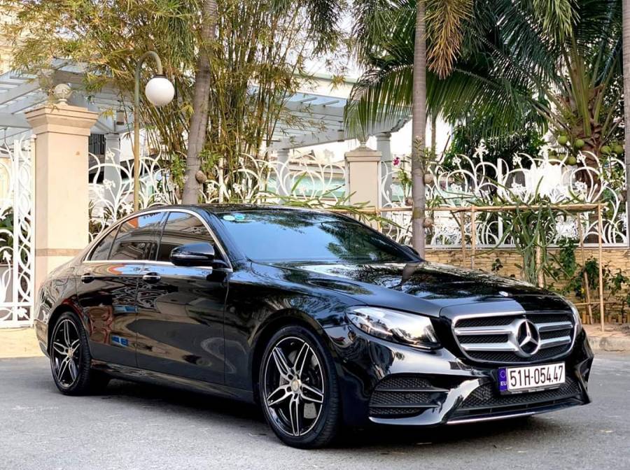 Mercedes E300 2020: Giá bán, thông số xe & đánh giá chi tiết