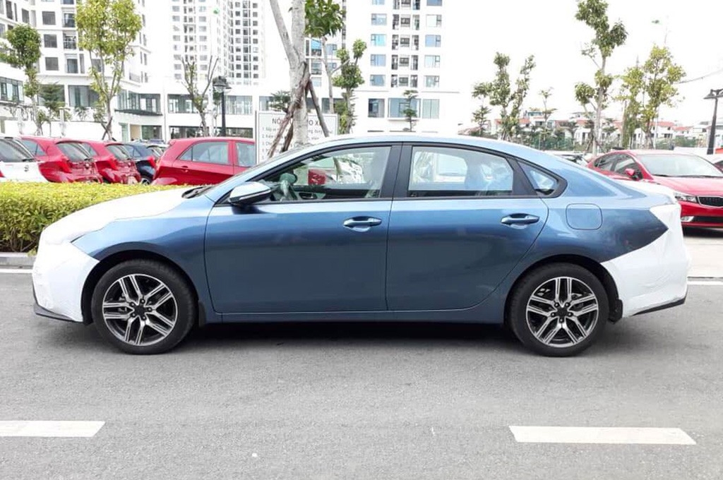 KIA Cerato 2019 màu 'độc' lộ diện tại Hà Nội trước ngày ra mắt