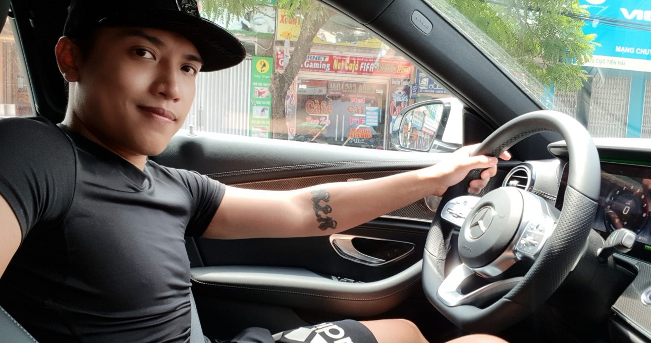 YouTuber NTN tậu Mercedes-Benz E 350 AMG giá gần 3 tỷ đồng