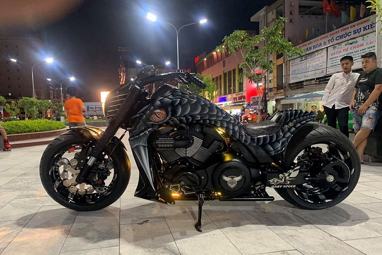 Siêu mô tô Suzuki Intruder 1800 độ độc nhất Việt Nam