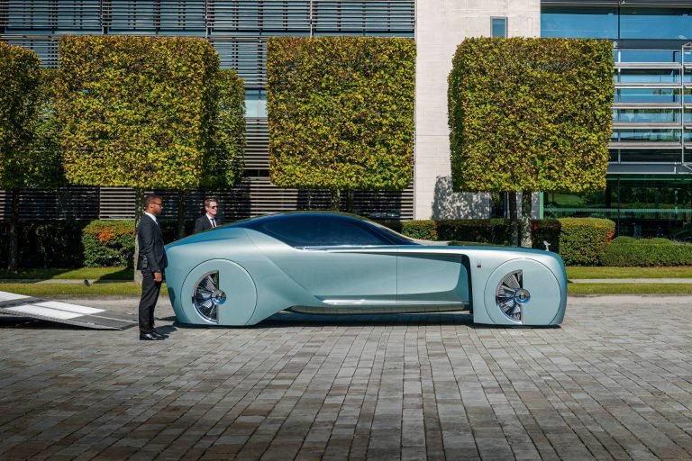 Rolls-Royce ra mắt mẫu xe điện đẹp như phim viễn tưởng