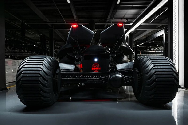Siêu xe Batmobile trong phim Batman được rao bán gần 20 tỷ đồng
