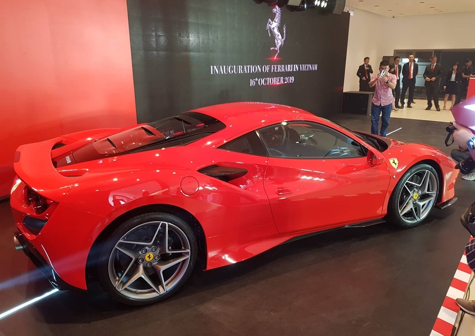 Ferrari khai trương showroom chính hãng đầu tiên tại Việt Nam