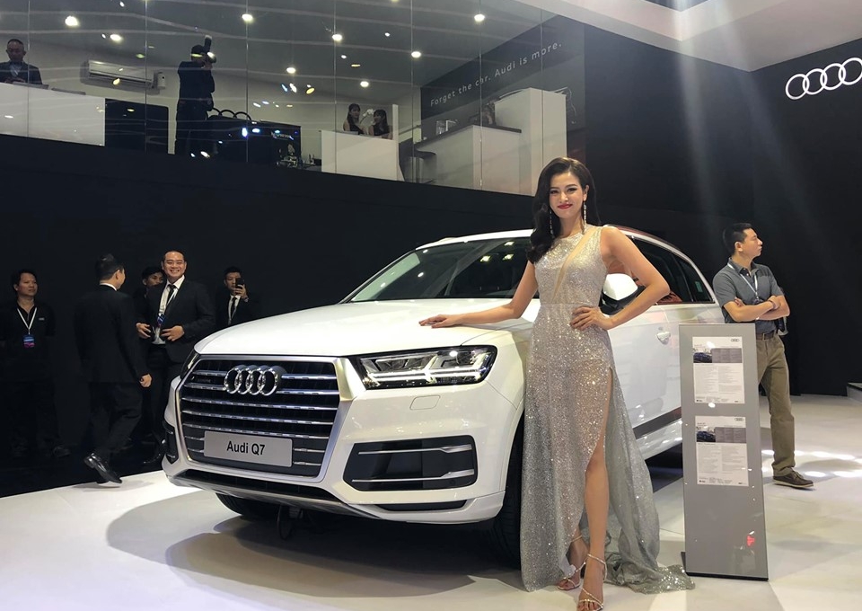 Xe & người đẹp: Ngắm dàn 'chân dài' tại Vietnam Motor Show 2019