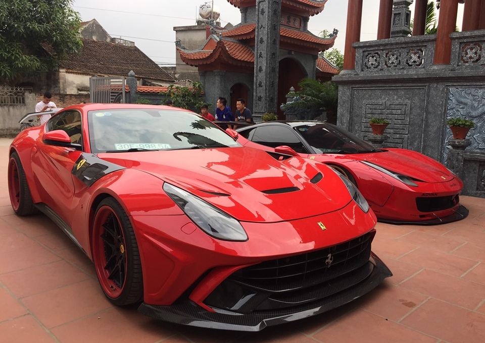 Cặp đôi Ferrari độ độc nhất Việt Nam xuất hiện tại Hải Dương