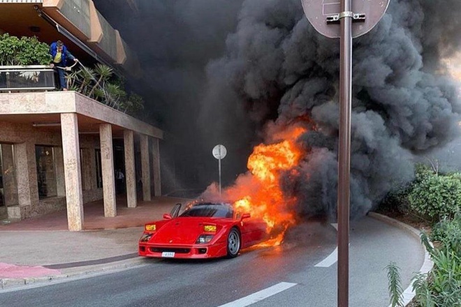 Bất lực nhìn siêu xe Ferrari F40 bốc cháy thành đống sắt vụn