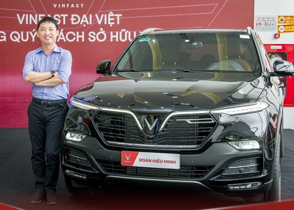 Chủ tịch Rolls Royce Hà Nội mua xe VinFast Lux SA2.0