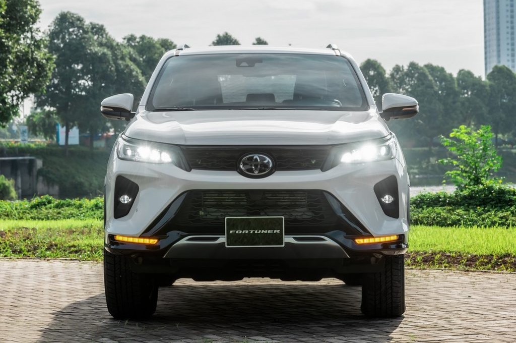 Chi tiết Toyota Fortuner Legender 2021 vừa ra mắt tại Việt Nam