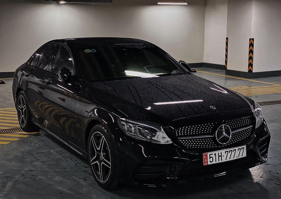 Mercedes C300 biển số 'ngũ quý' 7, lăn bánh 77 km, đội giá 5,5 tỷ đồng