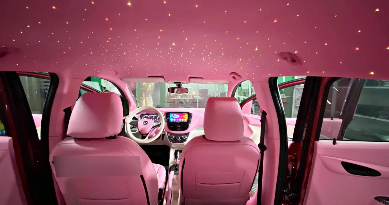 Ngắm VinFast Fadil độ nội thất “full hồng” chảnh như Rolls-Royce
