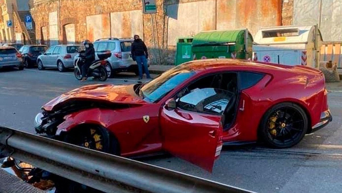 Giao chìa khóa Ferrari cho nhân viên rửa xe, chủ xe nhận cái kết đắng