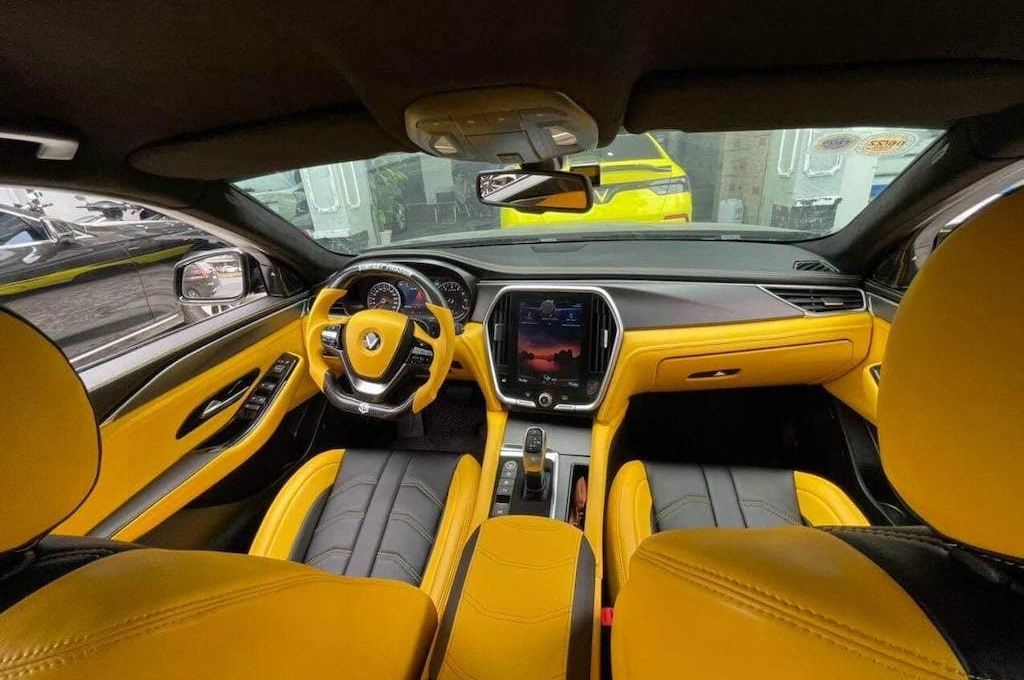 Tưởng ngồi trong Lamborghini, ai ngờ lại là nội thất VinFast Lux A2.0
