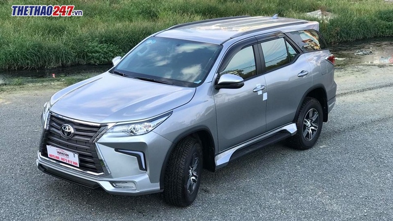 Biến Toyota Fortuner thành Lexus LX570 với 24 triệu đồng