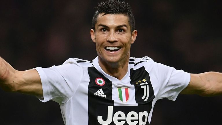 Chiếc giày vàng Châu Âu: Ronaldo phả hơi nóng ngay sau Messi