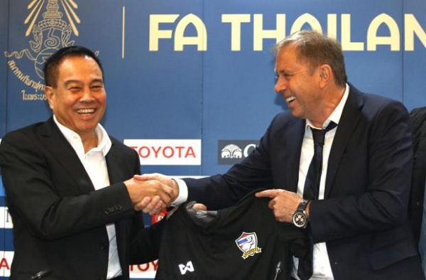 ĐT Thái Lan chính thức ra mắt tân huấn luyện viên 