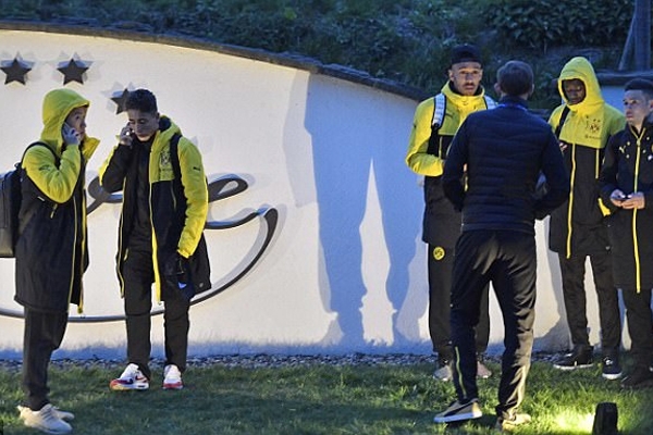 NÓNG: UEFA, FIFA lên tiếng vụ xe bus Dortmund bị đánh bom
