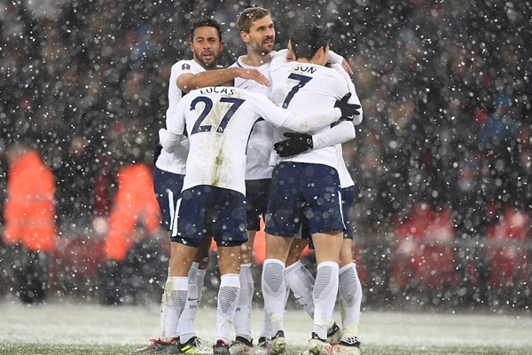 Kết quả bóng đá hôm nay 1/3: Tottenham thắng đậm trong mưa tuyết
