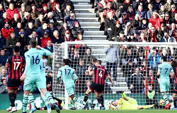 VIDEO: Bàn phản lưới như 'hack' của Bournemouth giúp Arsenal mở tỉ số
