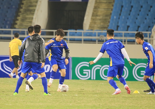 Lịch thi đấu bóng đá hôm nay 25/12: Việt Nam đấu Triều Tiên