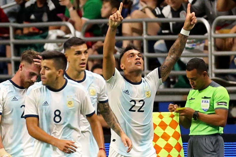 Martinez lập hat-trick, Argentina thắng đậm đà trước Mexico