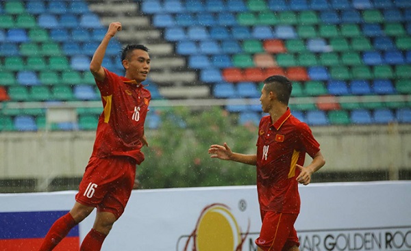 Vượt mặt Indonesia, U18 Việt Nam vươn lên dẫn đầu bảng B