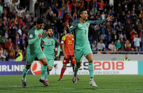 Ronaldo nổ súng, Bồ Đào Nha sáng cửa giành vé đi tiếp