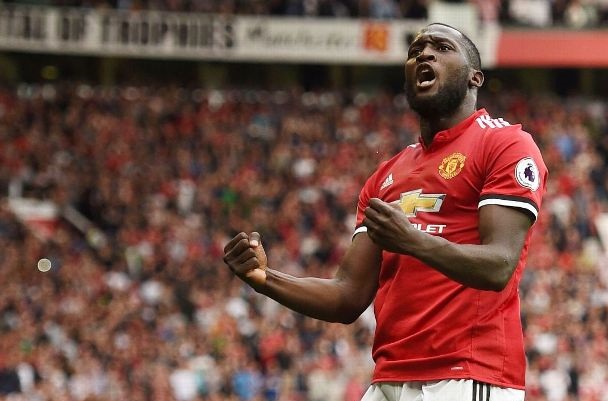 Lukaku tiết lộ lý do 'tịt ngòi', MU đàm phán mua sao Benfica