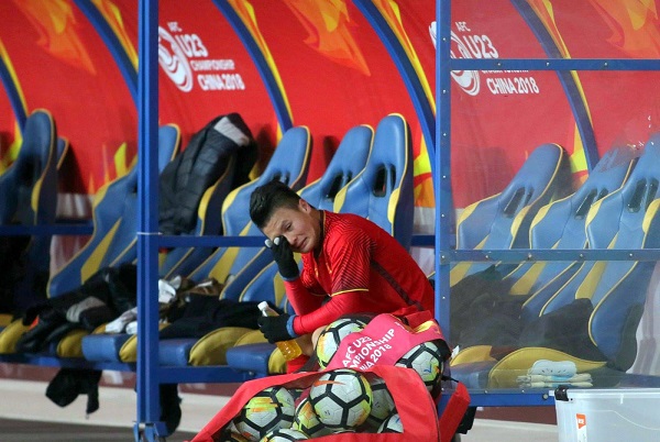 Người hùng Quang Hải ngồi khóc một mình khi U23 Việt Nam ăn mừng