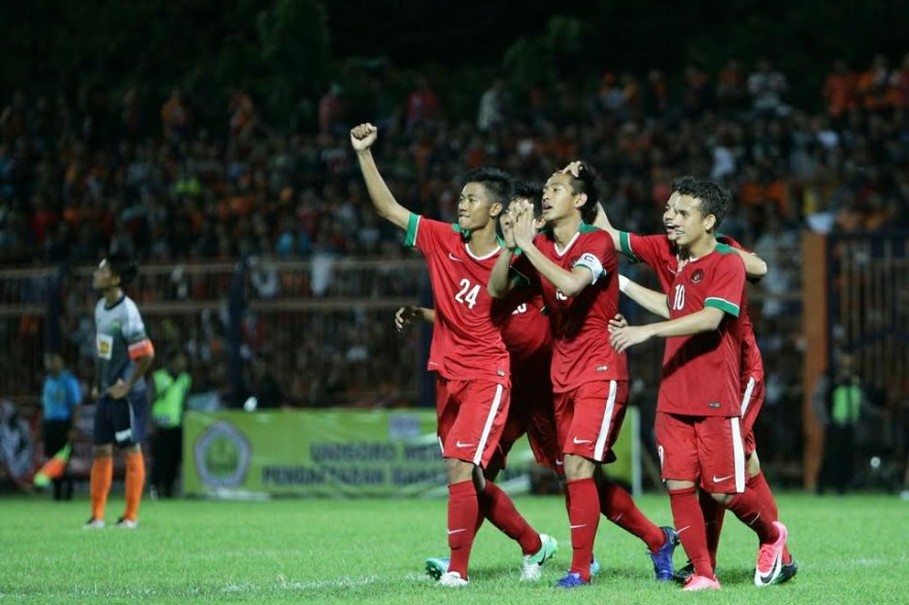 U19 Indonesia đánh bại Singapore, U19 Việt Nam mất ngôi đầu