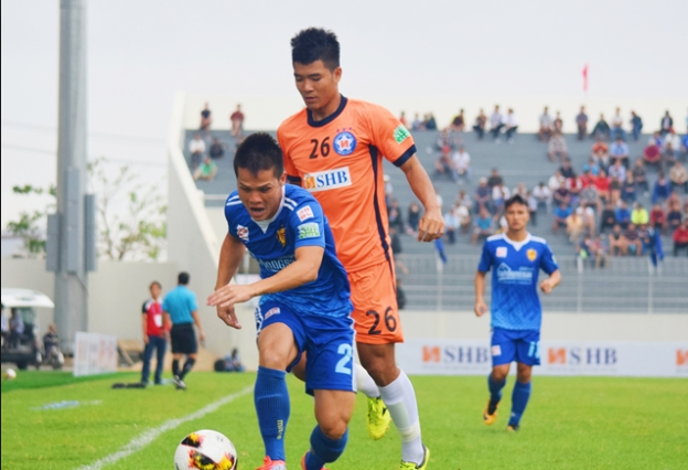 Hà Đức Chinh tỏa sáng trong trận derby xứ Quảng