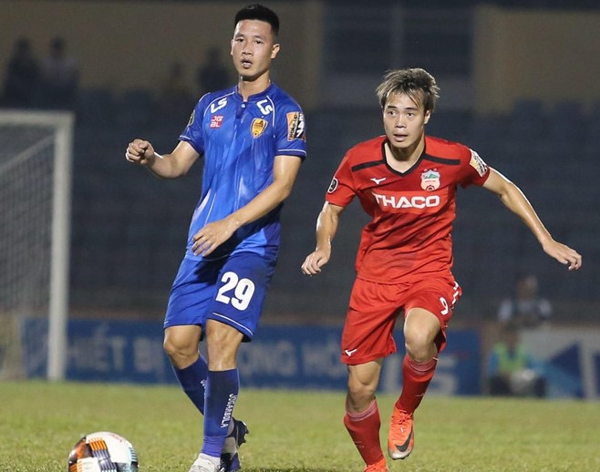 Văn Toàn 'tắt điện', HAGL thua trắng trước Quảng Nam FC